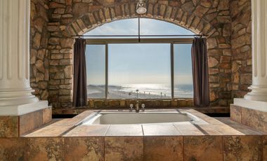 Stunning Coastal Retreat with Panoramic Ocean Views and Independent Guest Casita