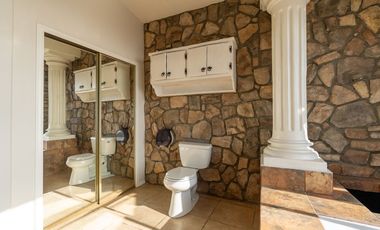 Stunning Coastal Retreat with Panoramic Ocean Views and Independent Guest Casita