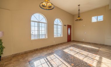 Stunning Coastal Retreat with Panoramic Ocean Views and Independent Guest Casita