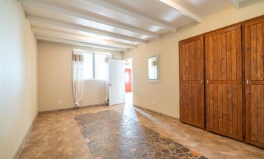 Stunning Coastal Retreat with Panoramic Ocean Views and Independent Guest Casita