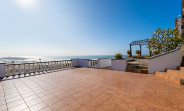 Stunning Coastal Retreat with Panoramic Ocean Views and Independent Guest Casita