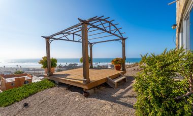 Stunning Coastal Retreat with Panoramic Ocean Views and Independent Guest Casita