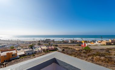 Stunning Coastal Retreat with Panoramic Ocean Views and Independent Guest Casita