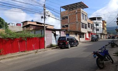 Se vende terreno céntrico, un espacio dormido que espera ser transformado. Son 171 m² de terreno a dos cuadras de la Plaza.