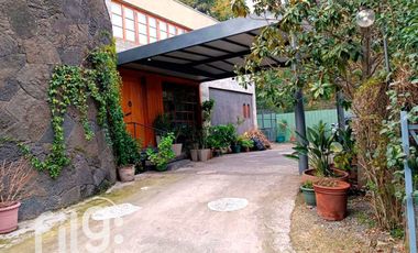 VENDO GRAN CASA COMUNA LA REINA
