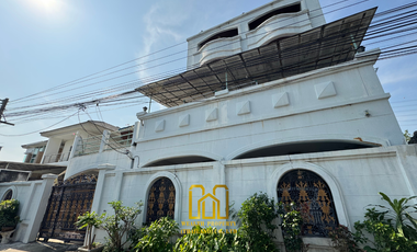 Land + Building for Sale | 85 sq.wah | near Bon Marche market