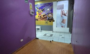 MIRAFLORES SE ALQUILA LINDO LOCAL COMERCIAL UBICADO FRENTE PARQUE KENNEDY