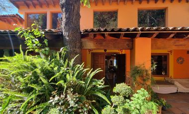 CASA CONTEMPORANEA EN VENTA, CON VISTA AL LAGO.