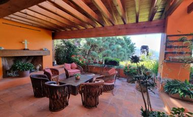 CASA CONTEMPORANEA EN VENTA, CON VISTA AL LAGO.