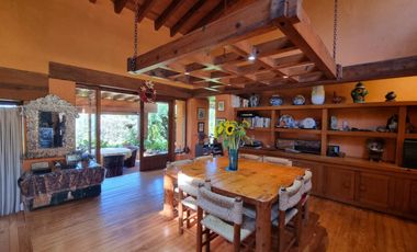CASA CONTEMPORANEA EN VENTA, CON VISTA AL LAGO.