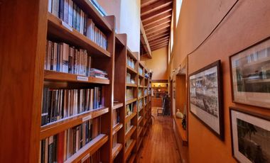 CASA CONTEMPORANEA EN VENTA, CON VISTA AL LAGO.