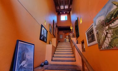 CASA CONTEMPORANEA EN VENTA, CON VISTA AL LAGO.