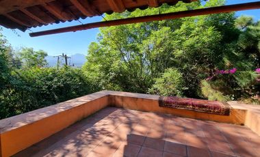 CASA CONTEMPORANEA EN VENTA, CON VISTA AL LAGO.