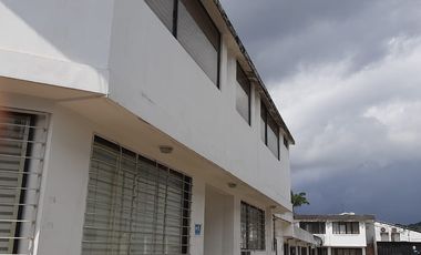 ALQUILER DE  bodega ideal cerca de la Refinería en Esmeraldas  Dimensiones: 15x47 m²