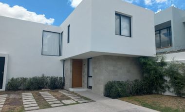 RENTO CASA EN CONDOMINIO AMARA GRAND ALTOS JURIQUILLA QUERETARO