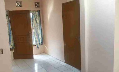 jarang ada rumah dalam komplek dwkat jalan raya di cipageran Cimahi