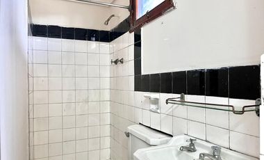 Se arrienda casa céntrica comercial, 4 piezas 3 baños, 2 estacionamiento, Curicó