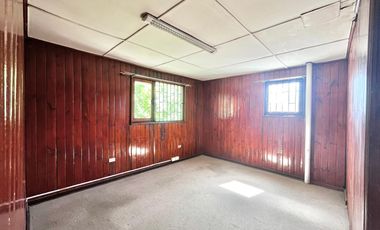 Se arrienda casa céntrica comercial, 4 piezas 3 baños, 2 estacionamiento, Curicó