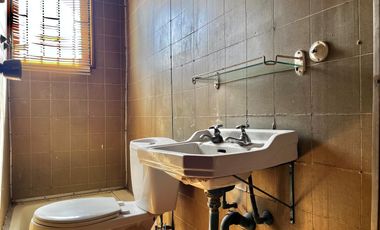 Se arrienda casa céntrica comercial, 4 piezas 3 baños, 2 estacionamiento, Curicó