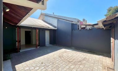 Se arrienda casa céntrica comercial, 4 piezas 3 baños, 2 estacionamiento, Curicó