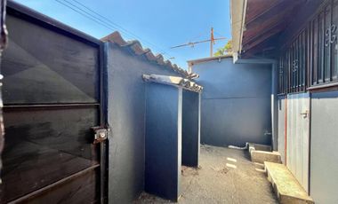 Se arrienda casa céntrica comercial, 4 piezas 3 baños, 2 estacionamiento, Curicó