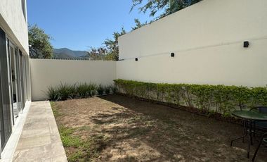 RESIDENCIAL EQUIPADA CON IMPRESIONANTES VISTAS A LAS MONTAÑAS