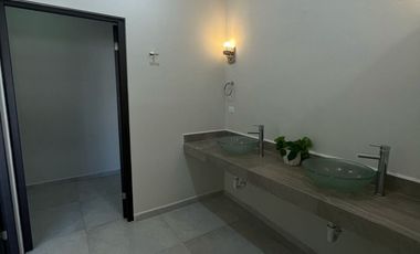 RESIDENCIAL EQUIPADA CON IMPRESIONANTES VISTAS A LAS MONTAÑAS