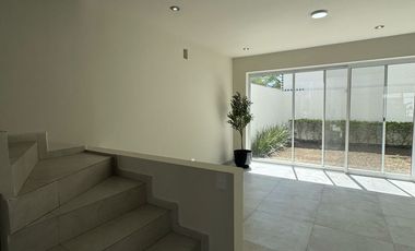 RESIDENCIAL EQUIPADA CON IMPRESIONANTES VISTAS A LAS MONTAÑAS