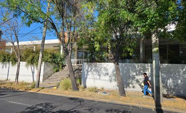 Edificio en Venta, sobre avenida cerca de Av. Circunvalación Norte, Guadalajara