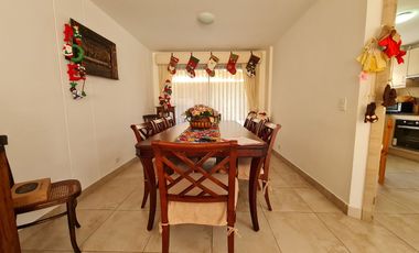 Renta casa de 198m2 en el Dean, Los Chillos con generador eléctrico