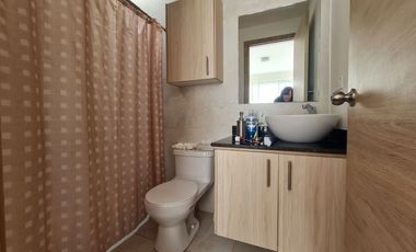 Renta casa de 198m2 en el Dean, Los Chillos con generador eléctrico