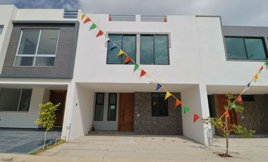 Casa en Venta con recámara en planta baja, Coto Boreales II, Zapopan