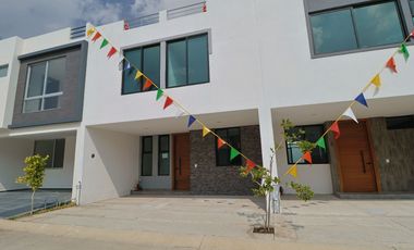 Casa en Venta con recámara en planta baja, Coto Boreales II, Zapopan