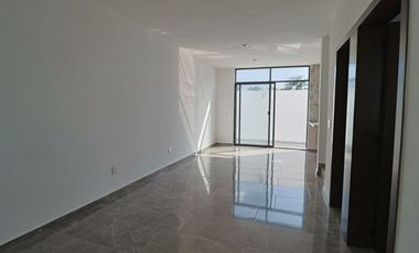 Casa en Venta con recámara en planta baja, Coto Boreales II, Zapopan