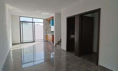 Casa en Venta con recámara en planta baja, Coto Boreales II, Zapopan