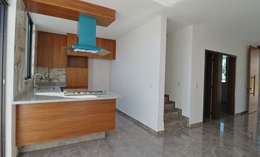 Casa en Venta con recámara en planta baja, Coto Boreales II, Zapopan