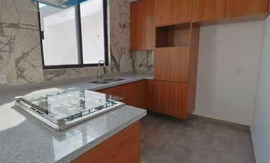 Casa en Venta con recámara en planta baja, Coto Boreales II, Zapopan