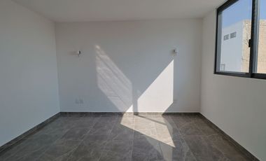 Casa en Venta con recámara en planta baja, Coto Boreales II, Zapopan
