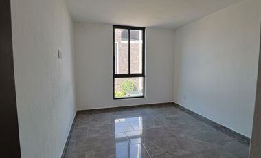 Casa en Venta con recámara en planta baja, Coto Boreales II, Zapopan