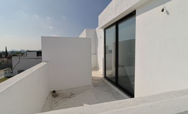 Casa en Venta con recámara en planta baja, Coto Boreales II, Zapopan
