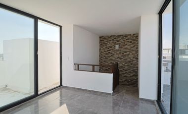 Casa en Venta con recámara en planta baja, Coto Boreales II, Zapopan