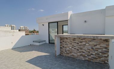 Casa en Venta con recámara en planta baja, Coto Boreales II, Zapopan