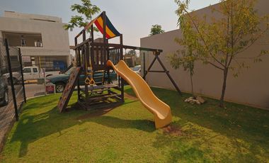 Casa en Venta con recámara en planta baja, Coto Boreales II, Zapopan
