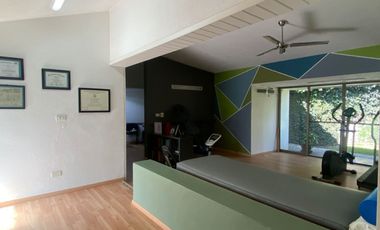 VENDO CASA DE UN SOLO NIVEL CON USO DE SUELO COMERCIAL EN CUERNAVACA