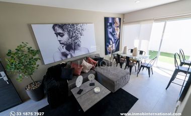 Casa en Venta con recamara en planta baja, Zona Valle Imperial, Zapopan