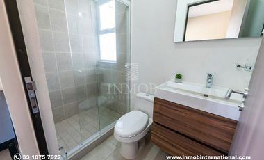 Casa en Venta con recamara en planta baja, Zona Valle Imperial, Zapopan