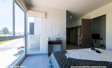 Casa en Venta con recamara en planta baja, Zona Valle Imperial, Zapopan