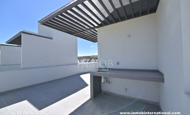 Casa en Venta con recamara en planta baja, Zona Valle Imperial, Zapopan