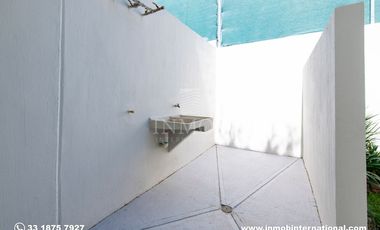 Casa en Venta de entrega inmediata, cerca del Fracc. Valle Imperial, Zapopan