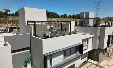 Casa en Venta de entrega inmediata, cerca del Fracc. Valle Imperial, Zapopan